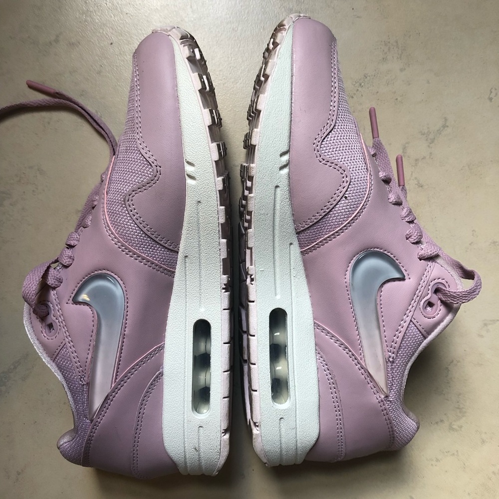 Dusty Pink Nike Air Max EUC size 8.5